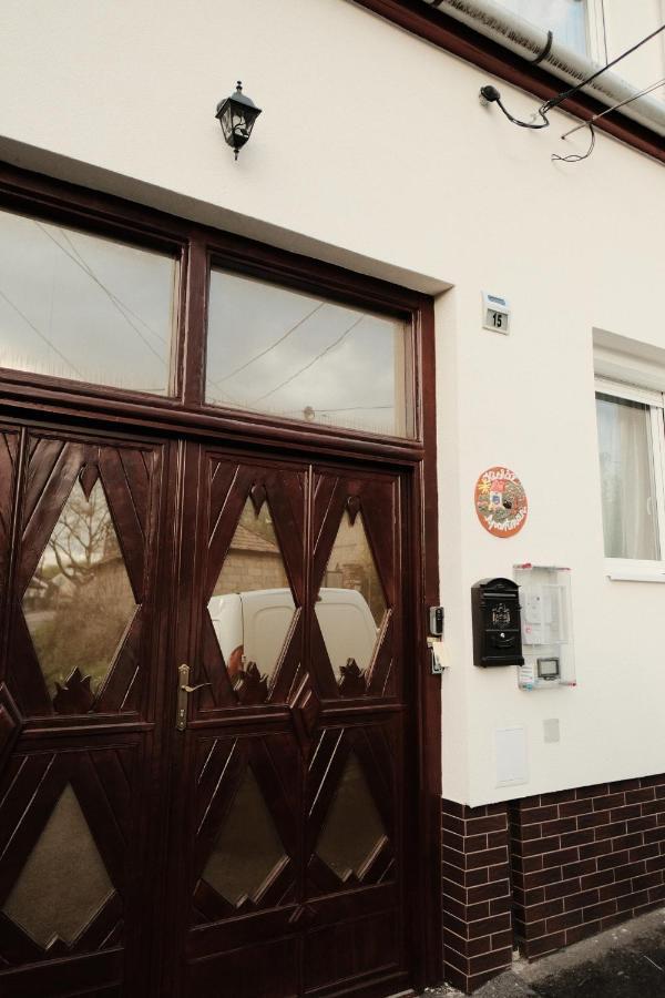 Kishaz Apartman Eger Exterior foto