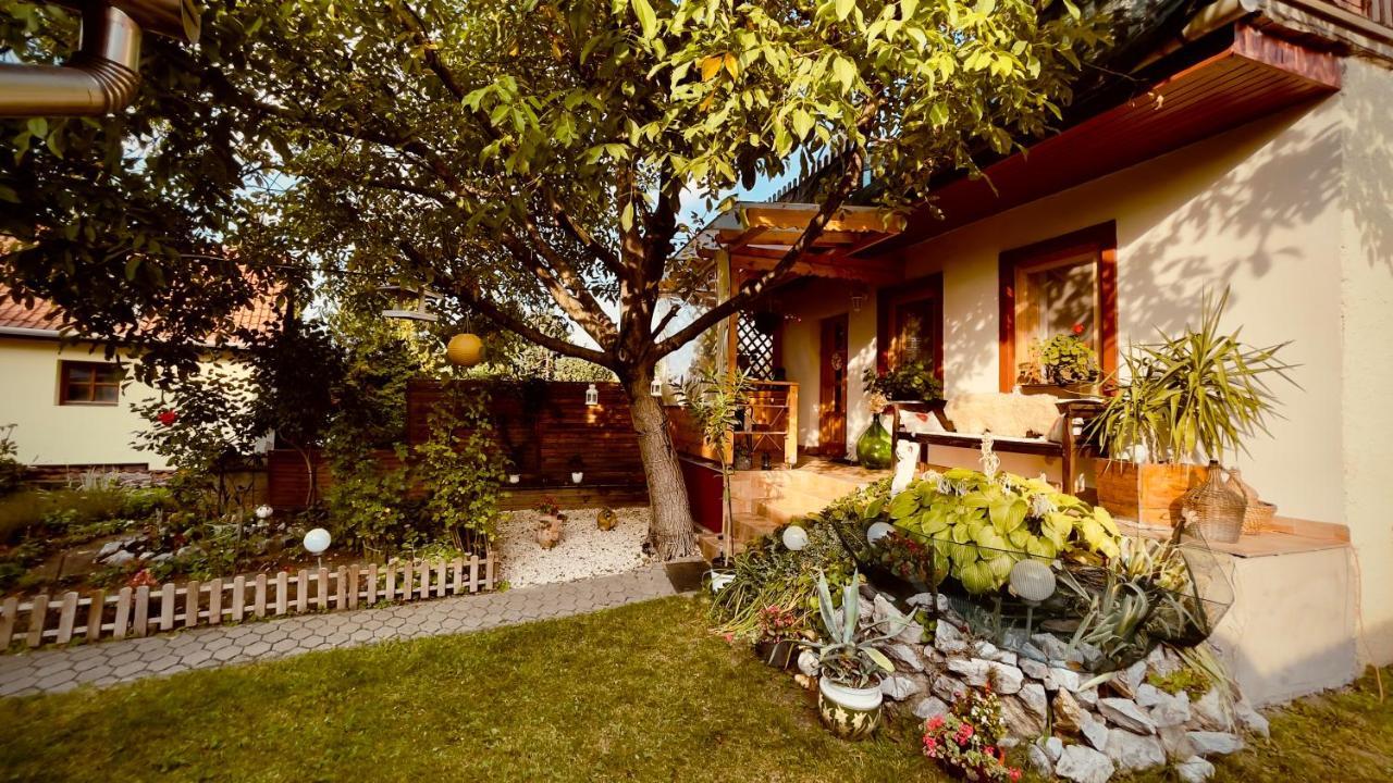 Kishaz Apartman Eger Exterior foto